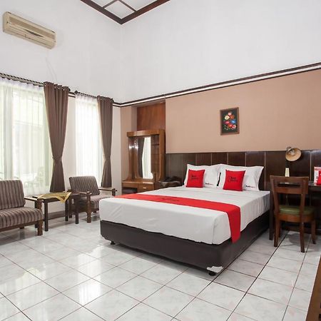 Reddoorz Near Balai Kota Malang Hotel Exterior photo