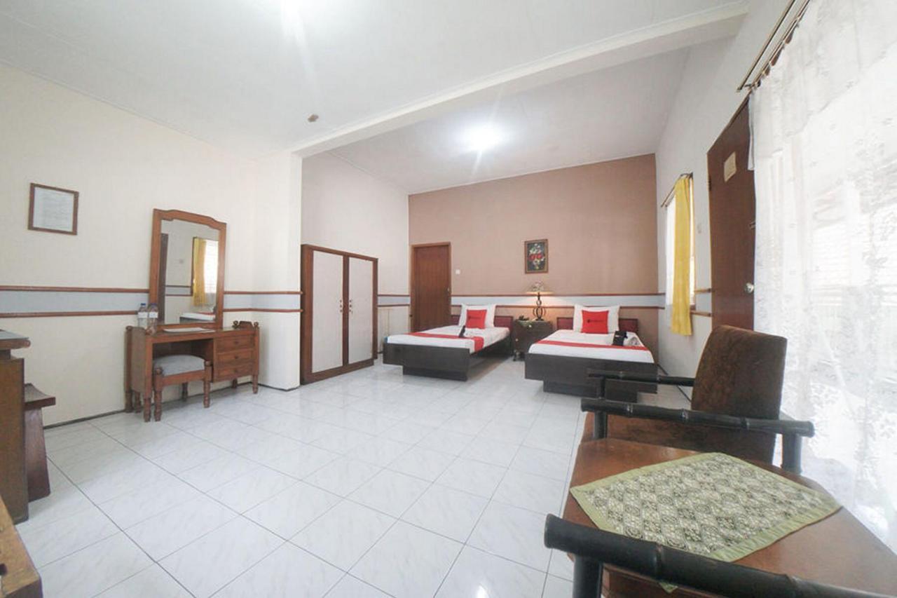 Reddoorz Near Balai Kota Malang Hotel Exterior photo