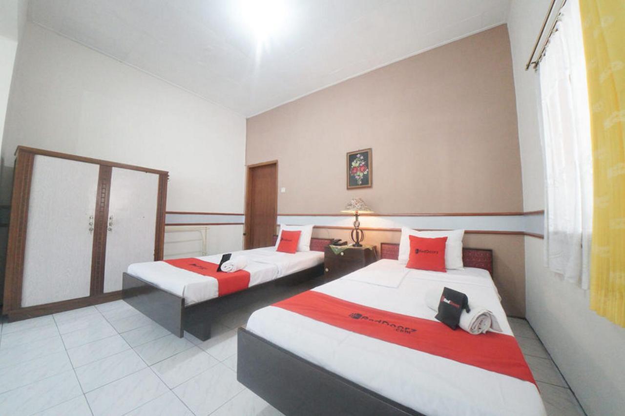 Reddoorz Near Balai Kota Malang Hotel Exterior photo