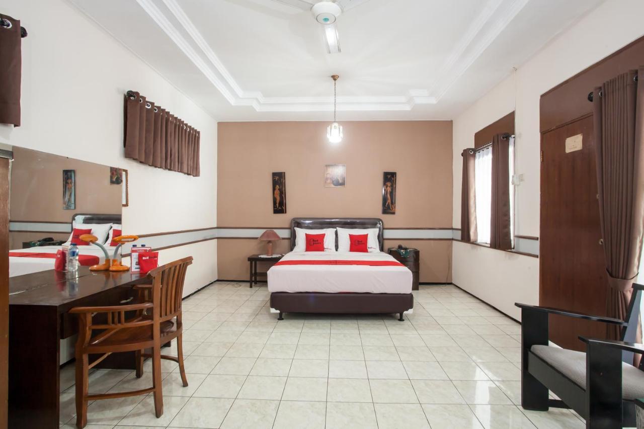 Reddoorz Near Balai Kota Malang Hotel Exterior photo