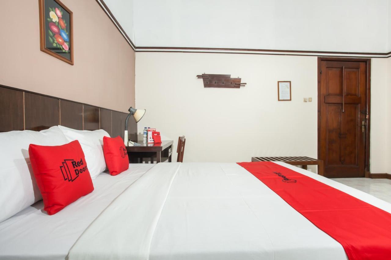 Reddoorz Near Balai Kota Malang Hotel Exterior photo