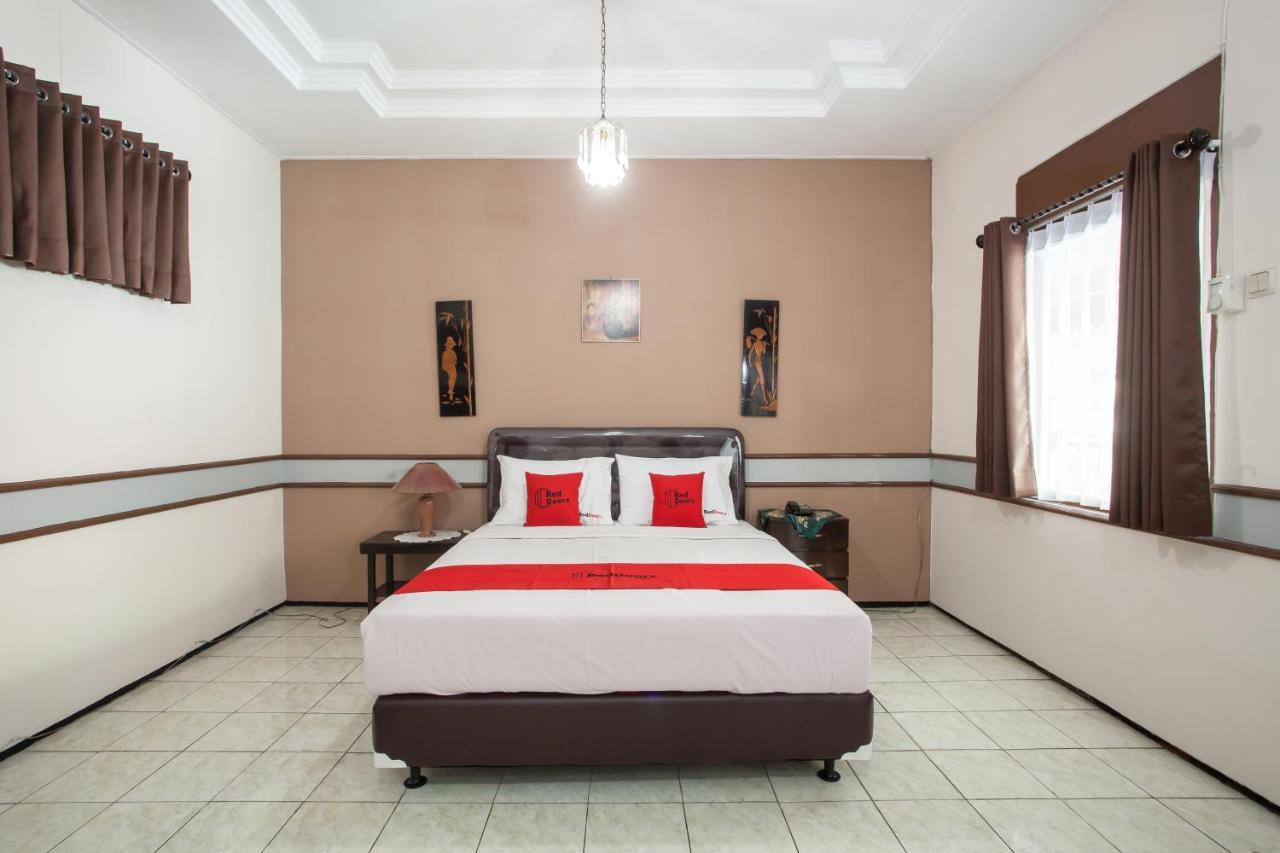 Reddoorz Near Balai Kota Malang Hotel Exterior photo
